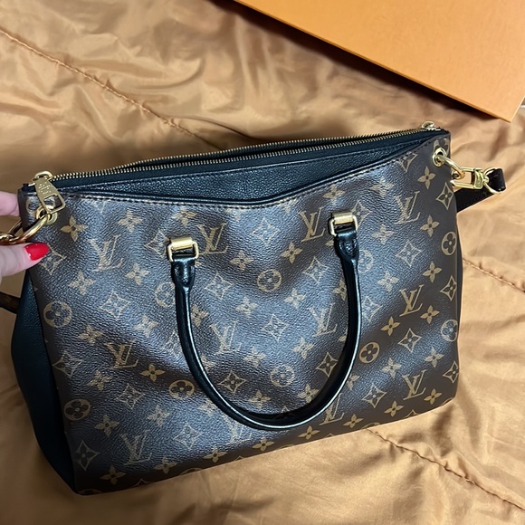 Louis Vuitton Monogram Pallas MM Handbag - Picture 5 of 16